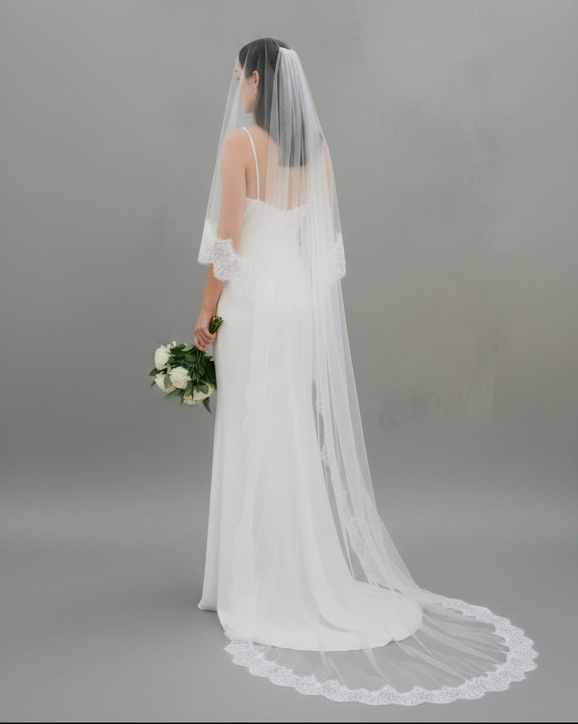香港婚禮大婚之日（Big Day）攝影師推介拍照 POSE 攻略，搭配 Pre-wedding 婚紗照必備道具與新娘頭紗的經典紀實風格指南